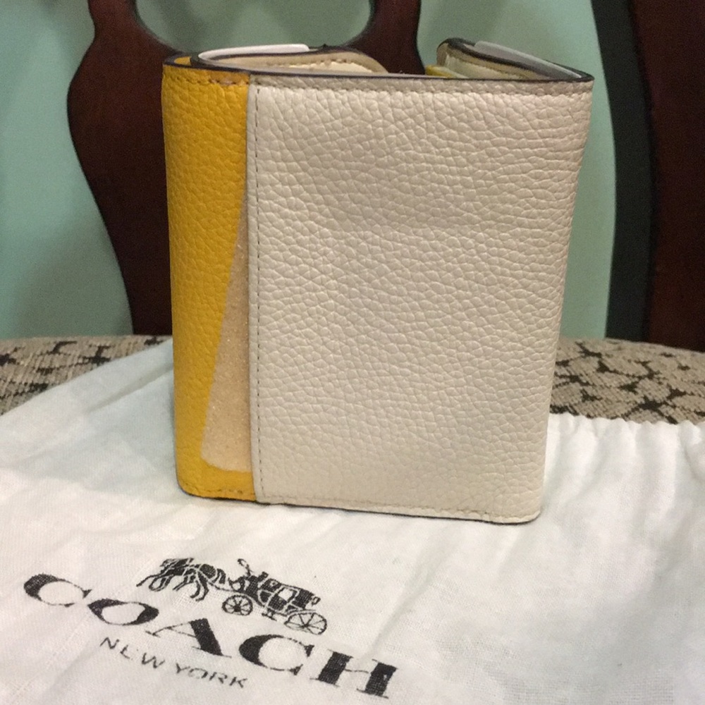 NWT Coach leather women’s wallet - Picture 5 of 6